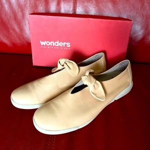 Wonders extra light leather shoes, size 41. Brand new in box.